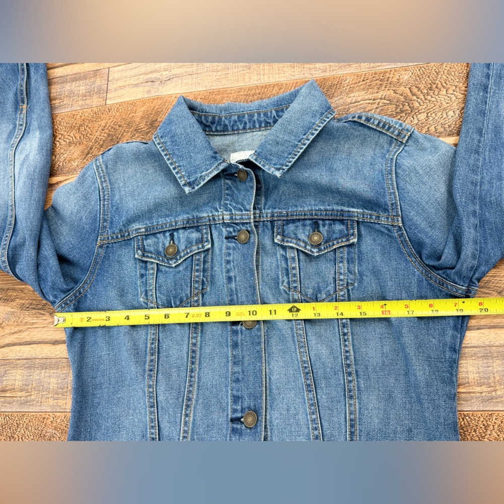 Old Navy Medium Washed Cropped Blue Denim Trucker's Jacket, Women's Size Medium - Picture 7 of 12